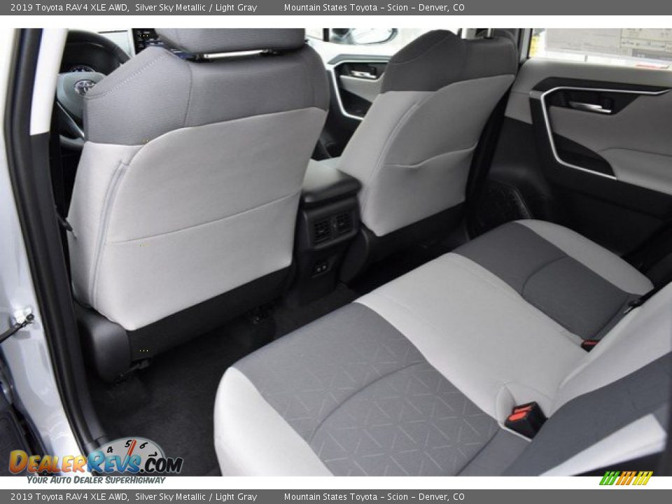 2019 Toyota RAV4 XLE AWD Silver Sky Metallic / Light Gray Photo #14