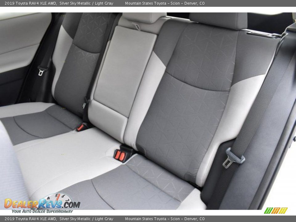 2019 Toyota RAV4 XLE AWD Silver Sky Metallic / Light Gray Photo #16