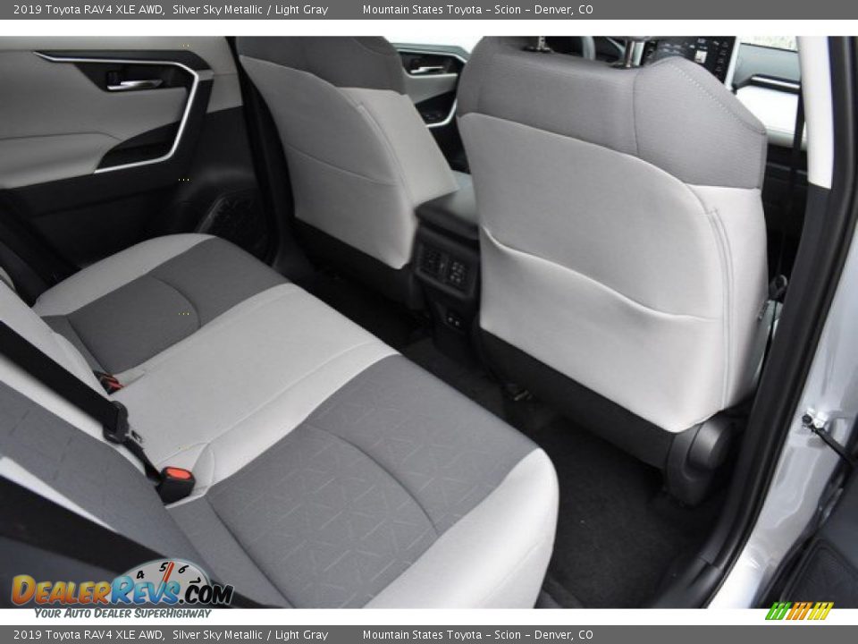 2019 Toyota RAV4 XLE AWD Silver Sky Metallic / Light Gray Photo #17