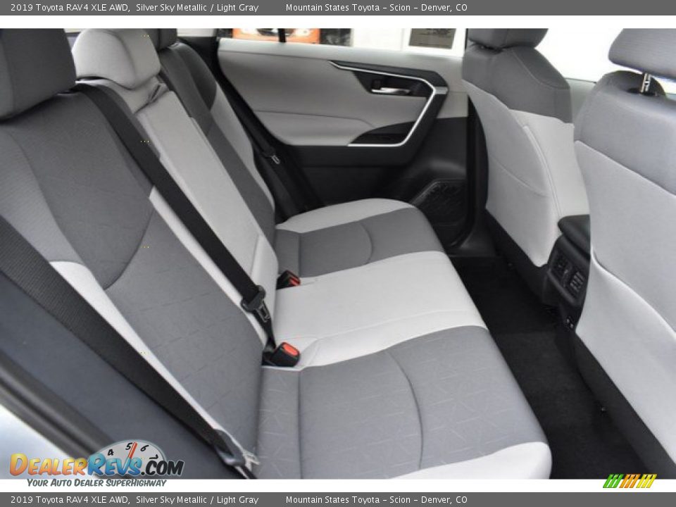2019 Toyota RAV4 XLE AWD Silver Sky Metallic / Light Gray Photo #18