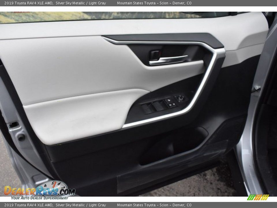 2019 Toyota RAV4 XLE AWD Silver Sky Metallic / Light Gray Photo #20