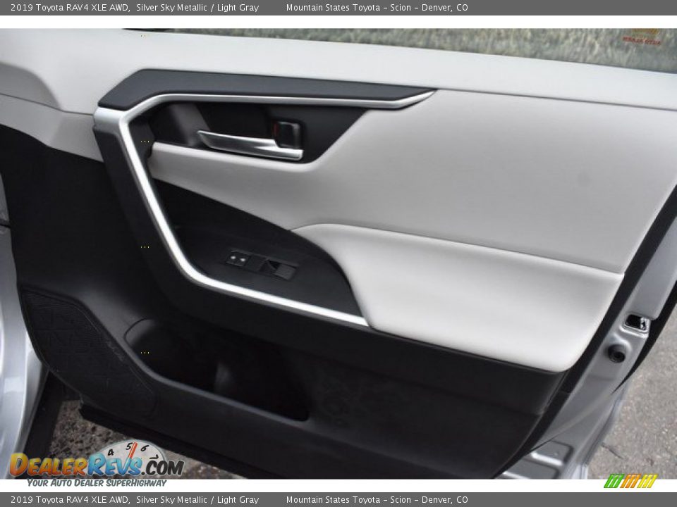 2019 Toyota RAV4 XLE AWD Silver Sky Metallic / Light Gray Photo #22