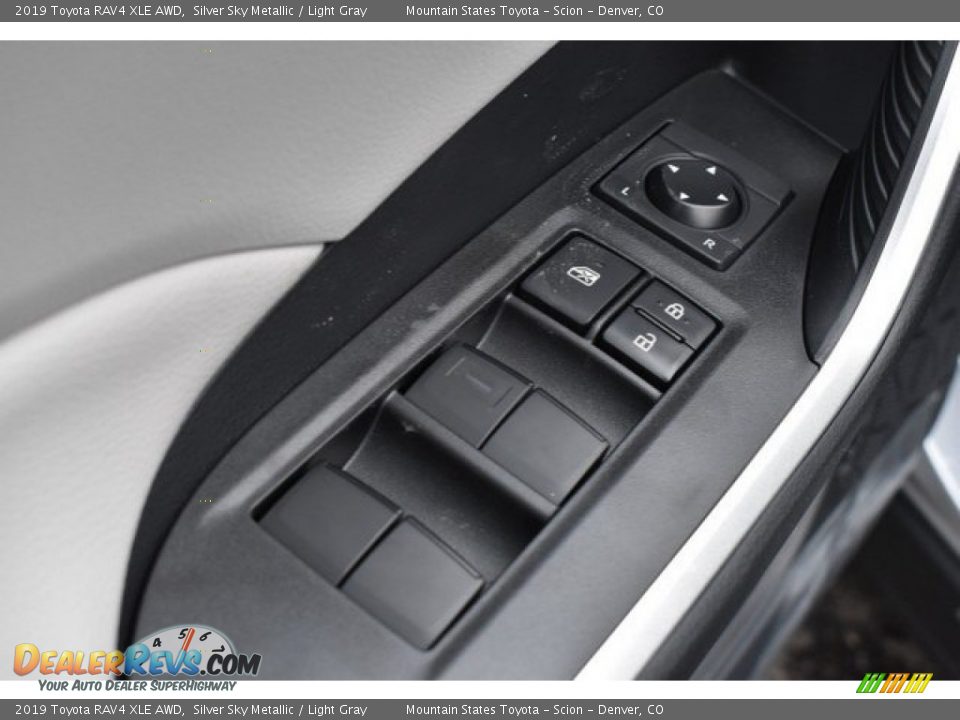 2019 Toyota RAV4 XLE AWD Silver Sky Metallic / Light Gray Photo #24