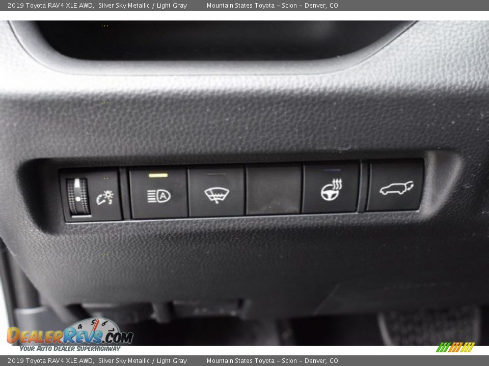 2019 Toyota RAV4 XLE AWD Silver Sky Metallic / Light Gray Photo #25