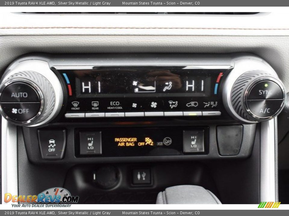 2019 Toyota RAV4 XLE AWD Silver Sky Metallic / Light Gray Photo #29