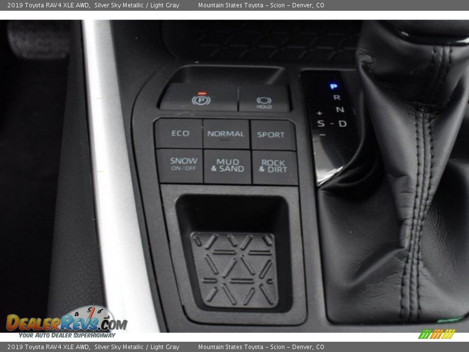 2019 Toyota RAV4 XLE AWD Silver Sky Metallic / Light Gray Photo #30