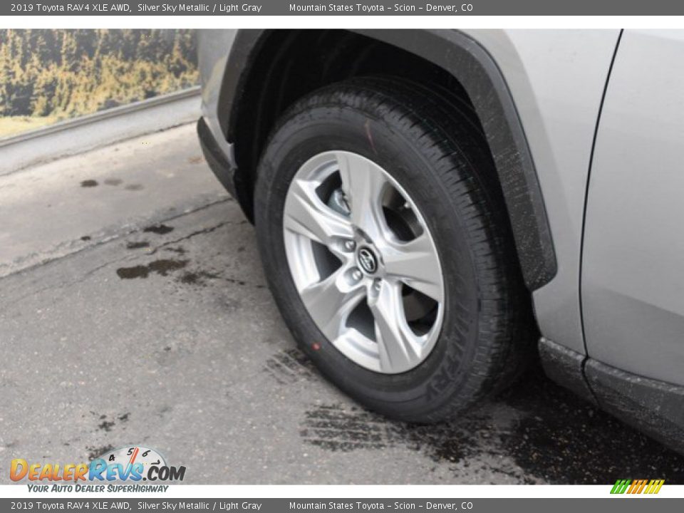2019 Toyota RAV4 XLE AWD Silver Sky Metallic / Light Gray Photo #33