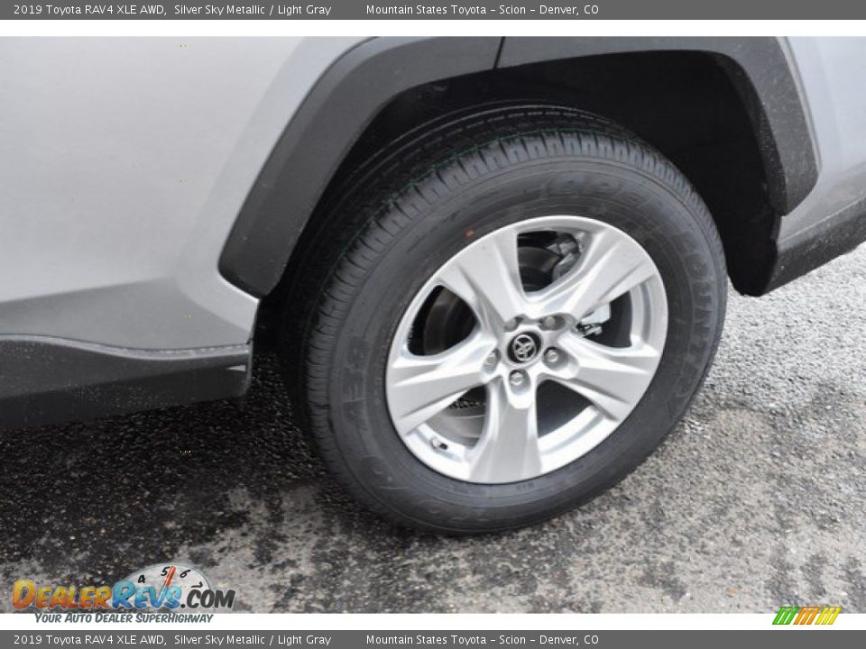 2019 Toyota RAV4 XLE AWD Silver Sky Metallic / Light Gray Photo #34