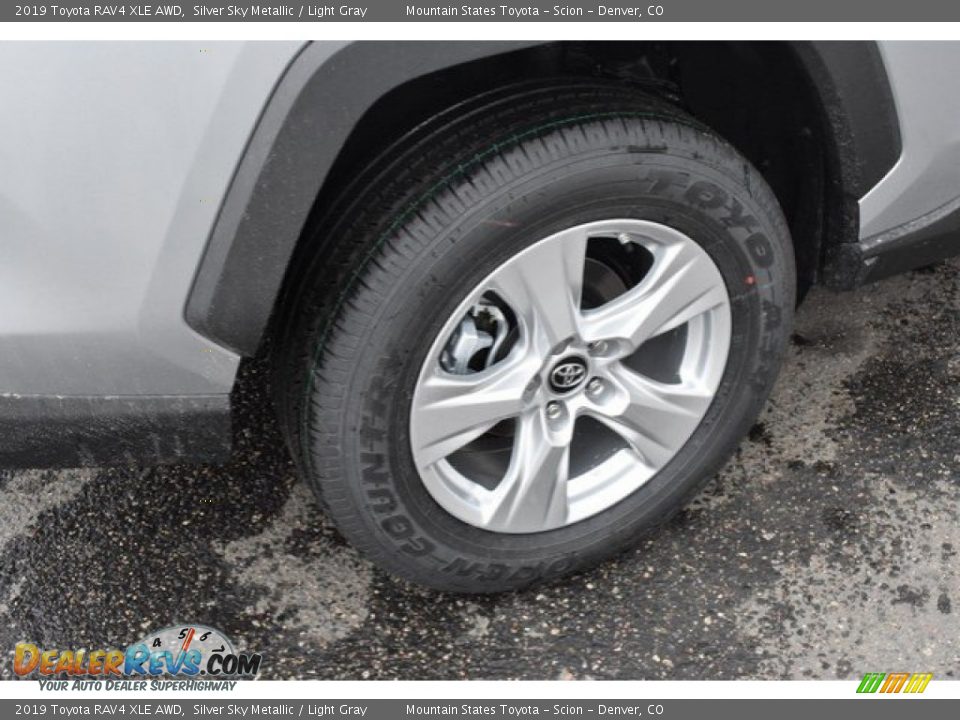 2019 Toyota RAV4 XLE AWD Silver Sky Metallic / Light Gray Photo #35