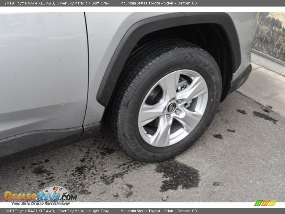 2019 Toyota RAV4 XLE AWD Silver Sky Metallic / Light Gray Photo #36