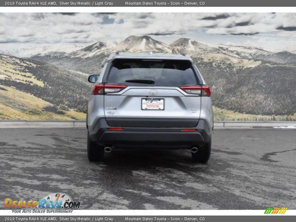 2019 Toyota RAV4 XLE AWD Silver Sky Metallic / Light Gray Photo #4
