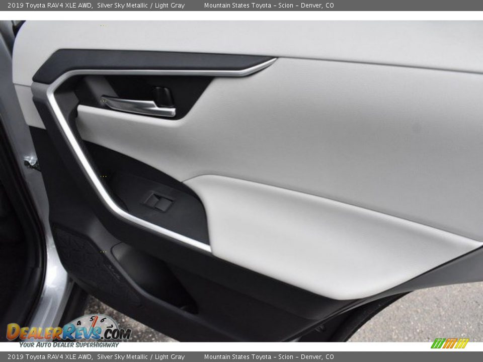 2019 Toyota RAV4 XLE AWD Silver Sky Metallic / Light Gray Photo #23