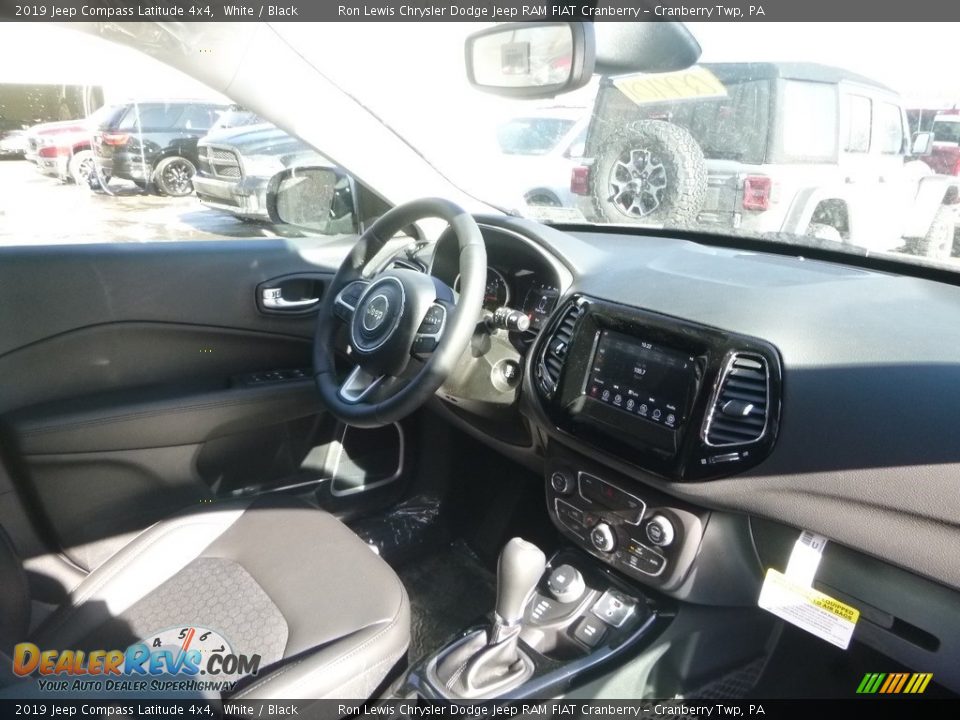 2019 Jeep Compass Latitude 4x4 White / Black Photo #11
