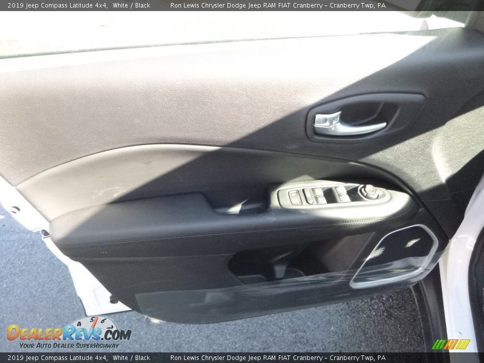 2019 Jeep Compass Latitude 4x4 White / Black Photo #12