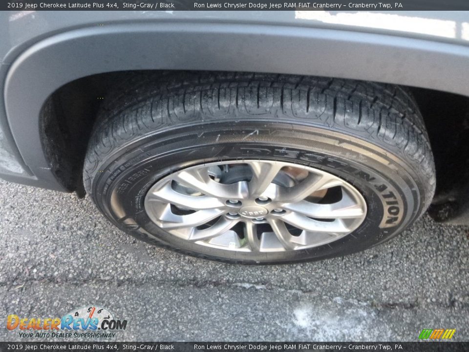 2019 Jeep Cherokee Latitude Plus 4x4 Sting-Gray / Black Photo #2