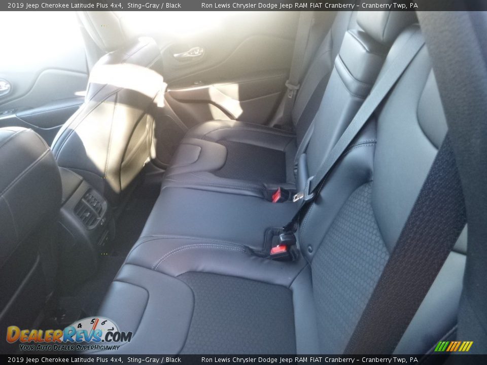 2019 Jeep Cherokee Latitude Plus 4x4 Sting-Gray / Black Photo #10