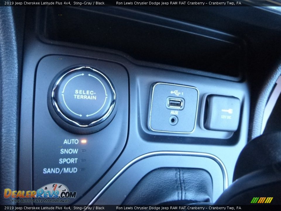 2019 Jeep Cherokee Latitude Plus 4x4 Sting-Gray / Black Photo #18