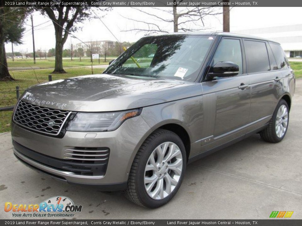Front 3/4 View of 2019 Land Rover Range Rover Supercharged Photo #10