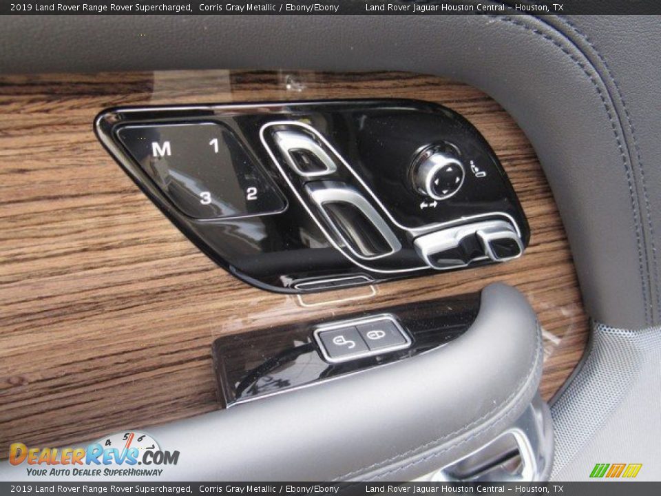 Controls of 2019 Land Rover Range Rover Supercharged Photo #27