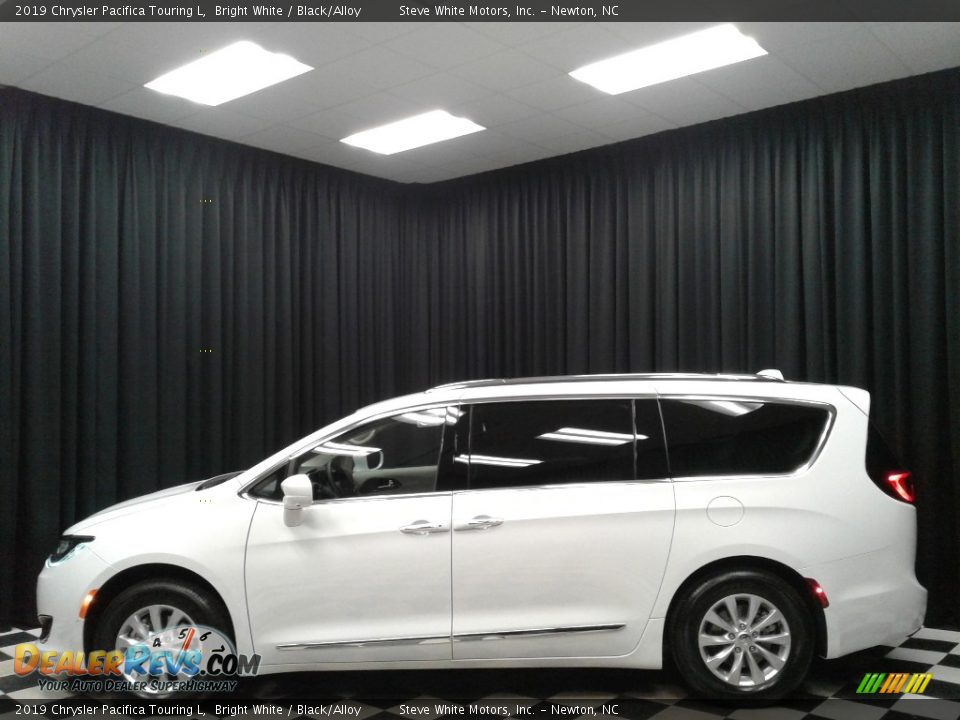 2019 Chrysler Pacifica Touring L Bright White / Black/Alloy Photo #1