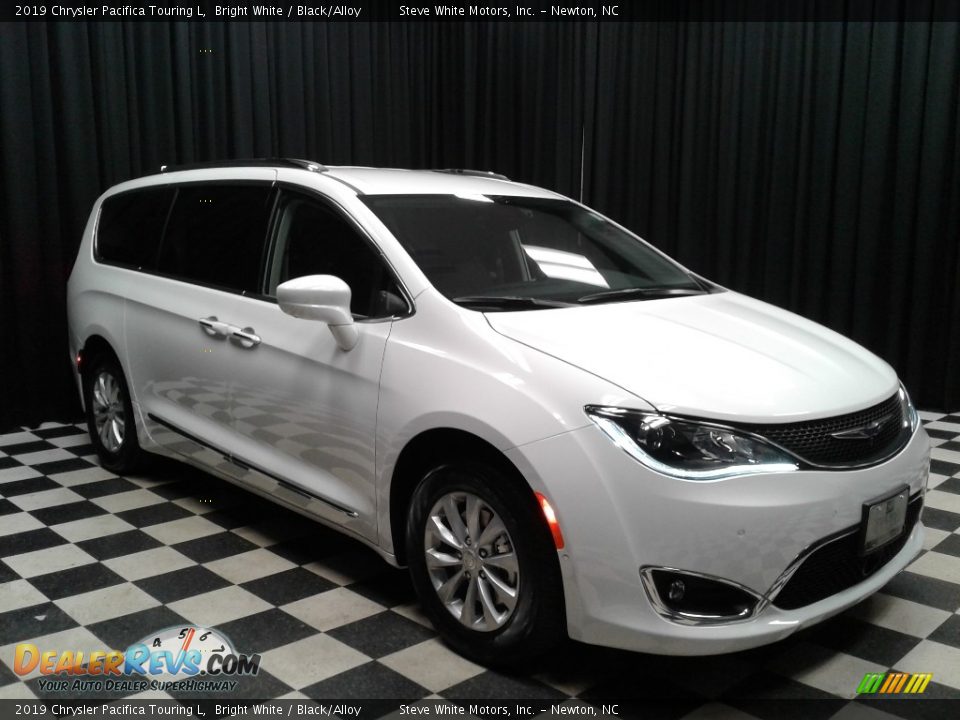 2019 Chrysler Pacifica Touring L Bright White / Black/Alloy Photo #4