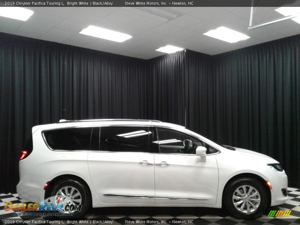 2019 Chrysler Pacifica Touring L Bright White / Black/Alloy Photo #5