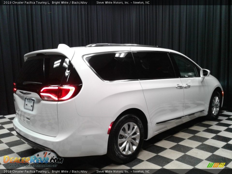 2019 Chrysler Pacifica Touring L Bright White / Black/Alloy Photo #6