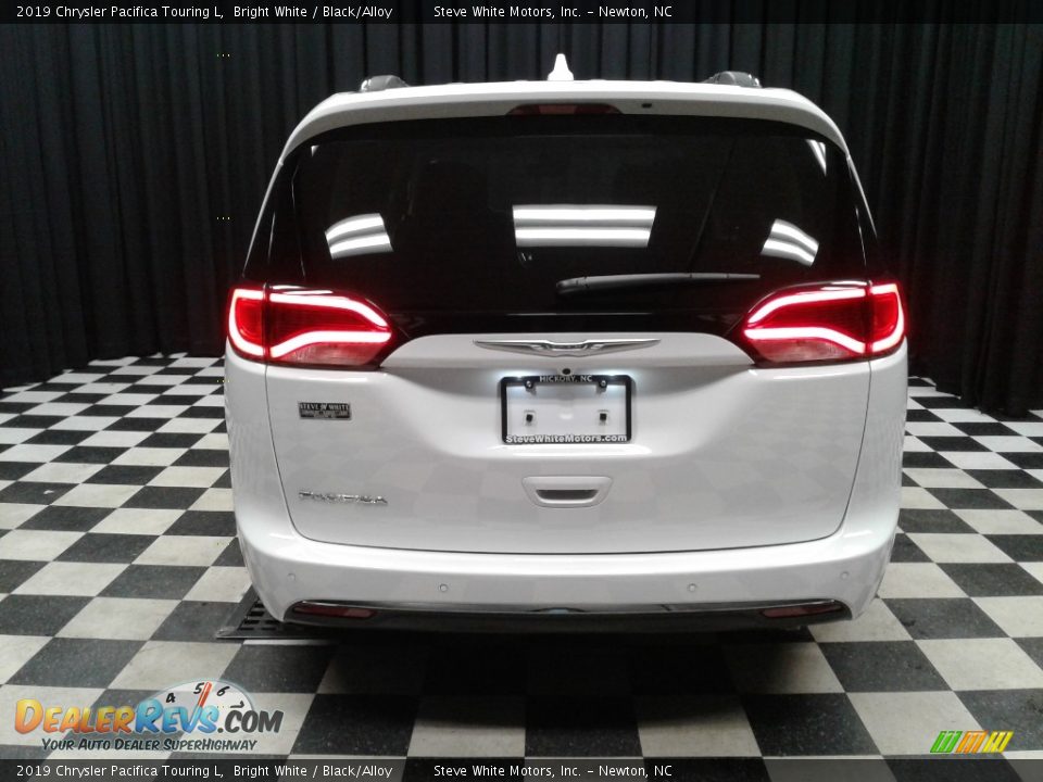 2019 Chrysler Pacifica Touring L Bright White / Black/Alloy Photo #7