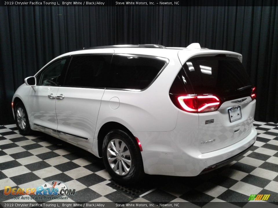 2019 Chrysler Pacifica Touring L Bright White / Black/Alloy Photo #8