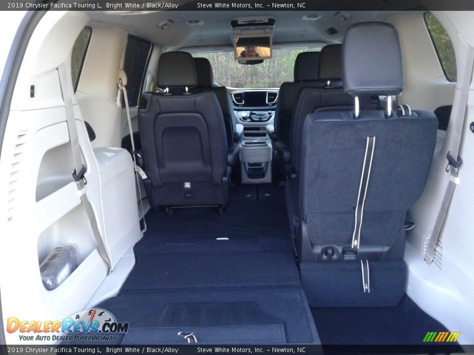 2019 Chrysler Pacifica Touring L Bright White / Black/Alloy Photo #15