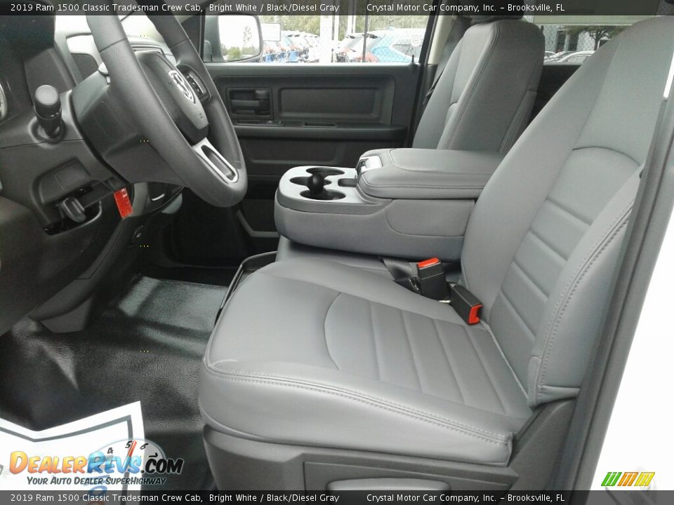 2019 Ram 1500 Classic Tradesman Crew Cab Bright White / Black/Diesel Gray Photo #9