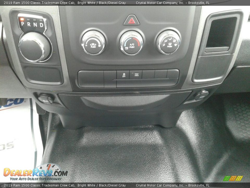 2019 Ram 1500 Classic Tradesman Crew Cab Bright White / Black/Diesel Gray Photo #16