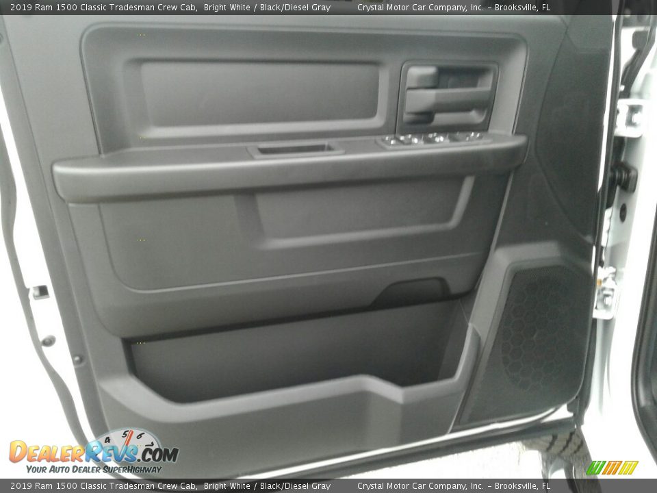 2019 Ram 1500 Classic Tradesman Crew Cab Bright White / Black/Diesel Gray Photo #17