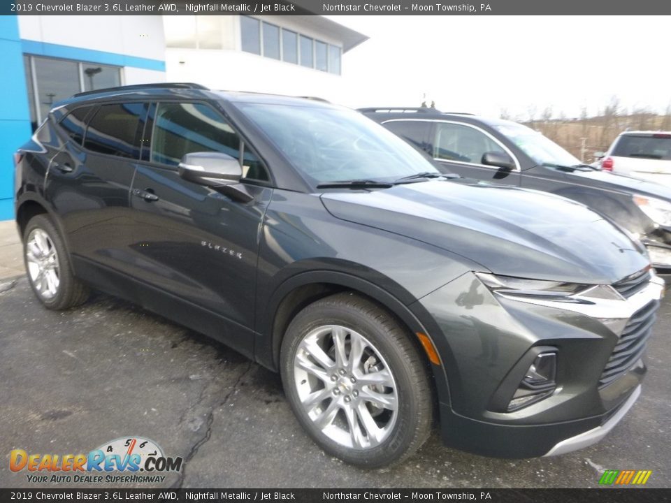 Front 3/4 View of 2019 Chevrolet Blazer 3.6L Leather AWD Photo #7