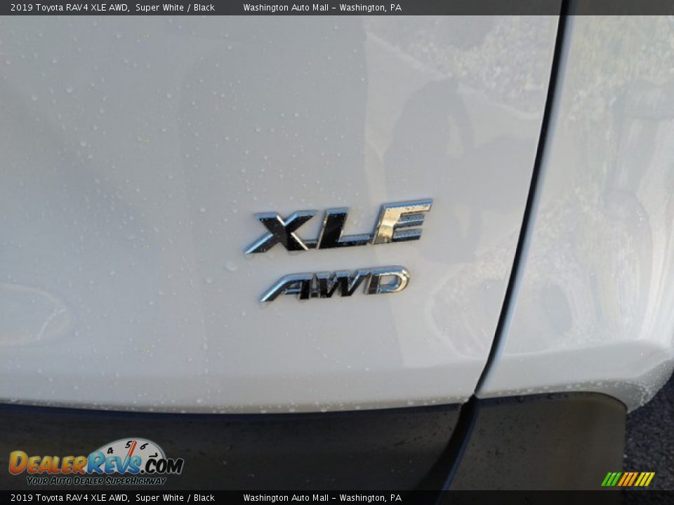 2019 Toyota RAV4 XLE AWD Super White / Black Photo #5