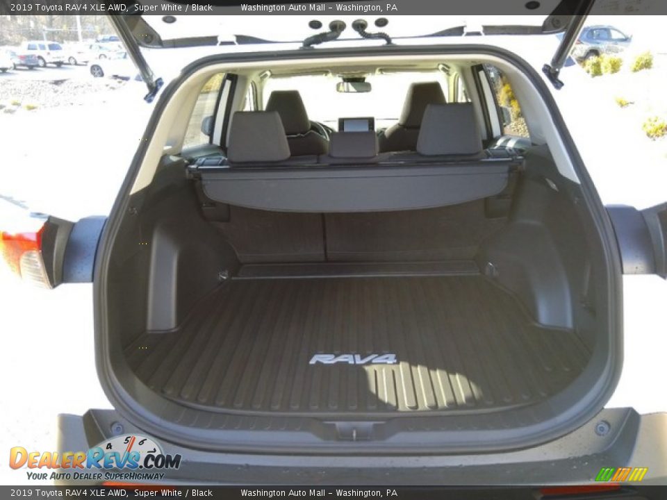2019 Toyota RAV4 XLE AWD Super White / Black Photo #7