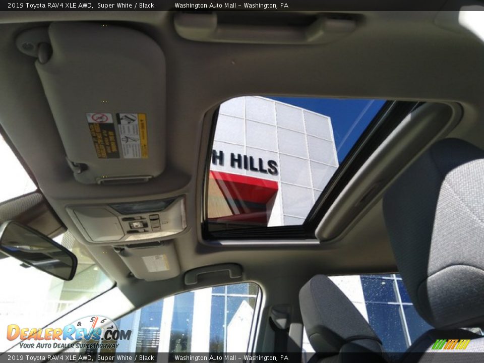 2019 Toyota RAV4 XLE AWD Super White / Black Photo #14