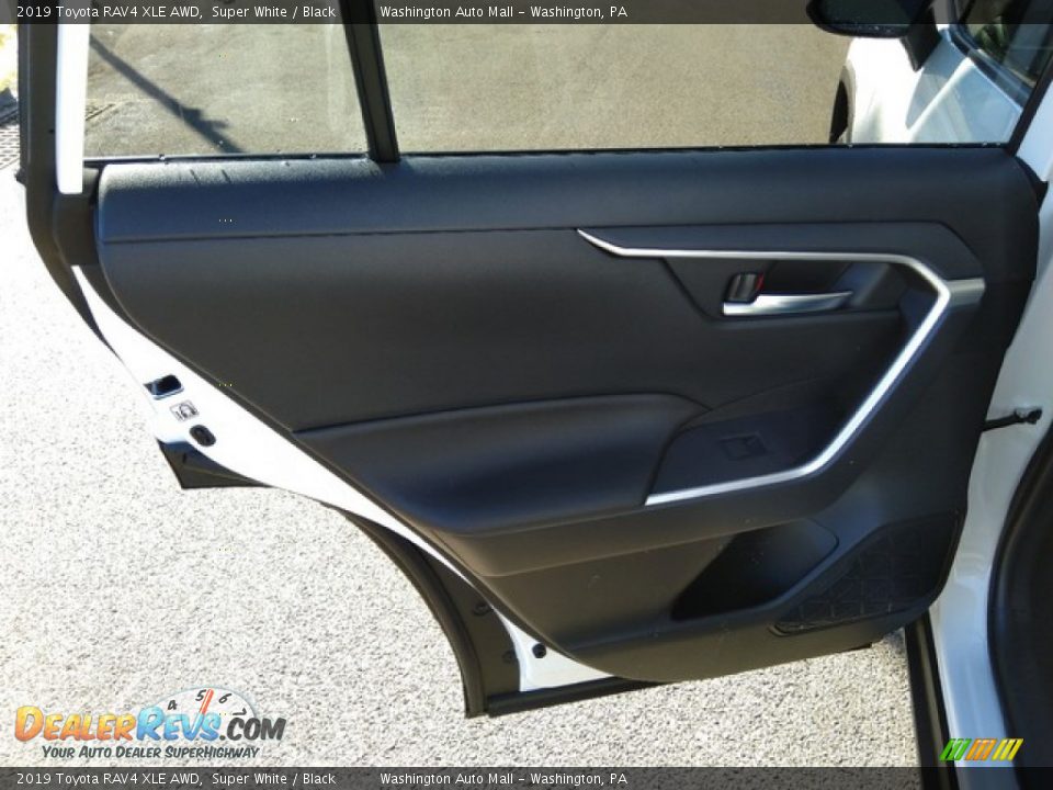 2019 Toyota RAV4 XLE AWD Super White / Black Photo #16