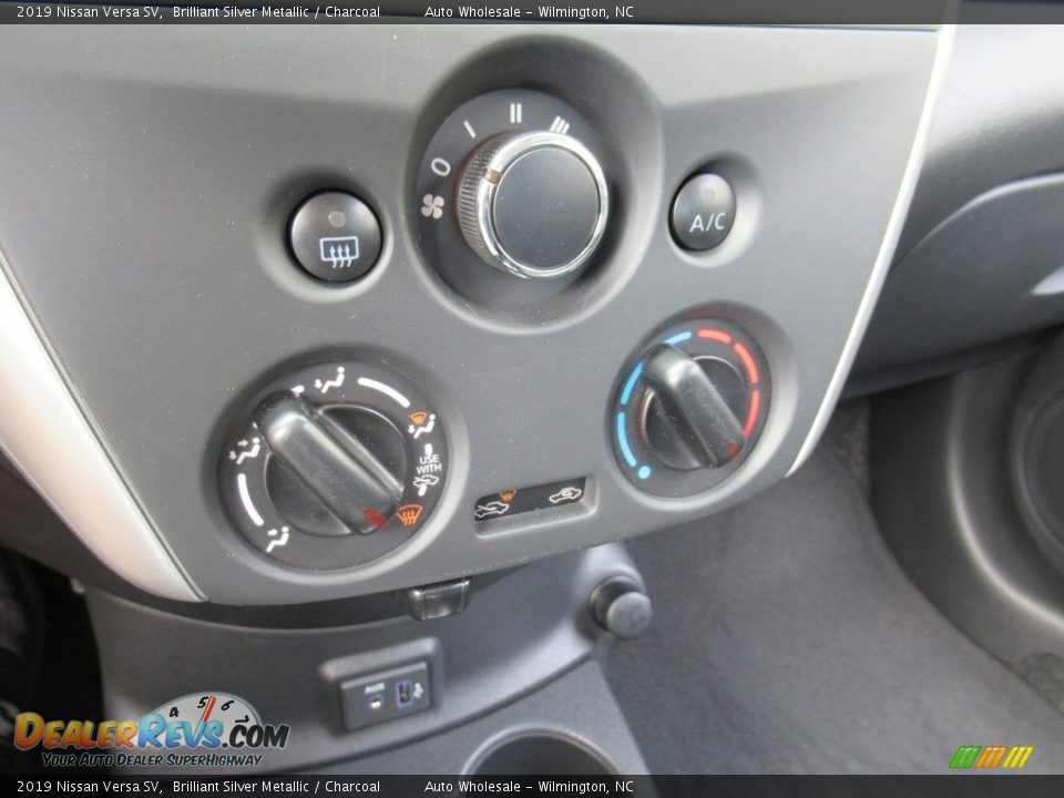 2019 Nissan Versa SV Brilliant Silver Metallic / Charcoal Photo #18