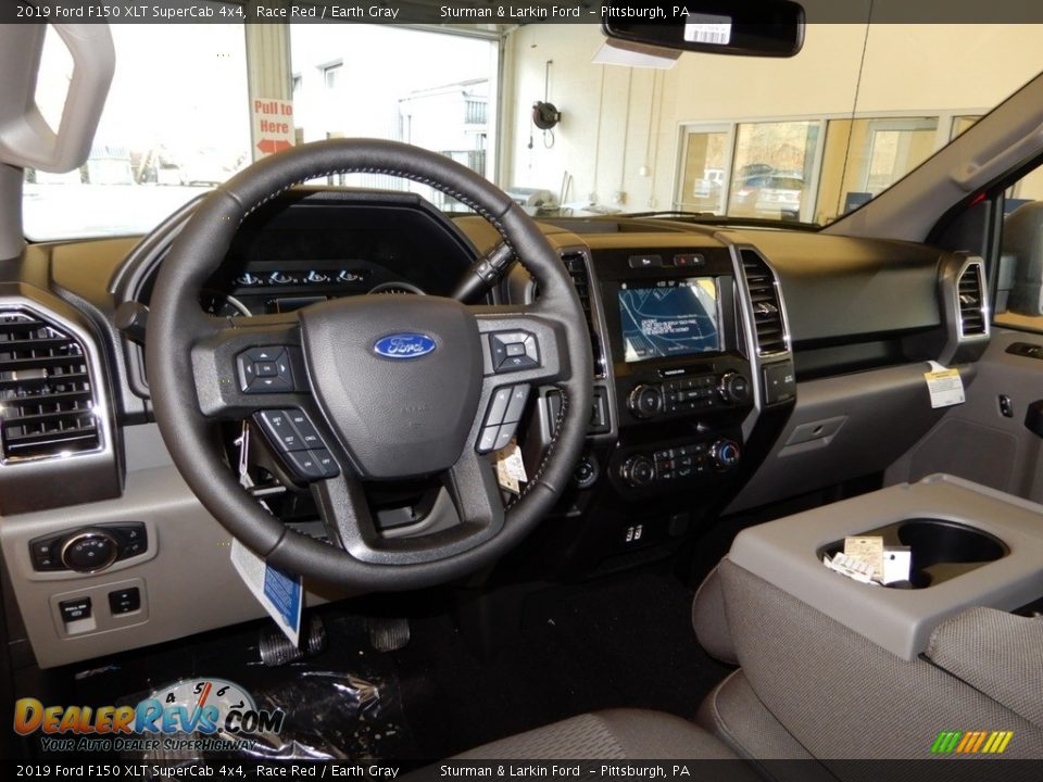 2019 Ford F150 XLT SuperCab 4x4 Race Red / Earth Gray Photo #8
