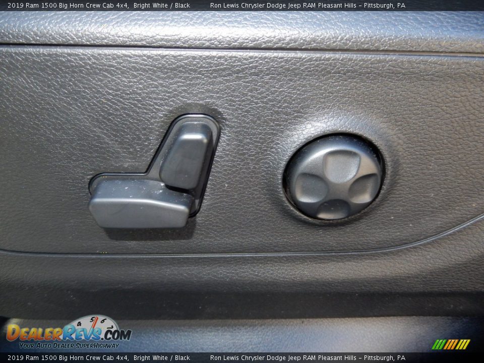 2019 Ram 1500 Big Horn Crew Cab 4x4 Bright White / Black Photo #16