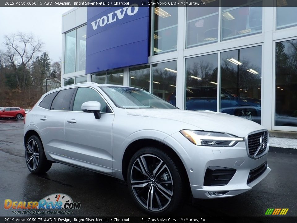 Front 3/4 View of 2019 Volvo XC60 T5 AWD R-Design Photo #1