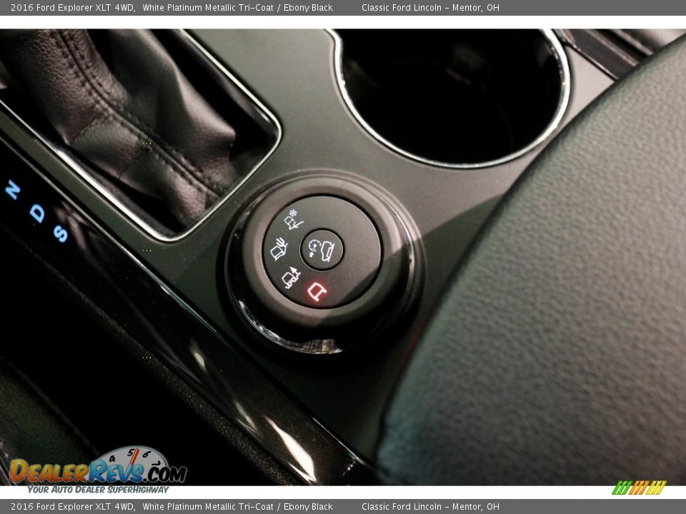 2016 Ford Explorer XLT 4WD White Platinum Metallic Tri-Coat / Ebony Black Photo #17