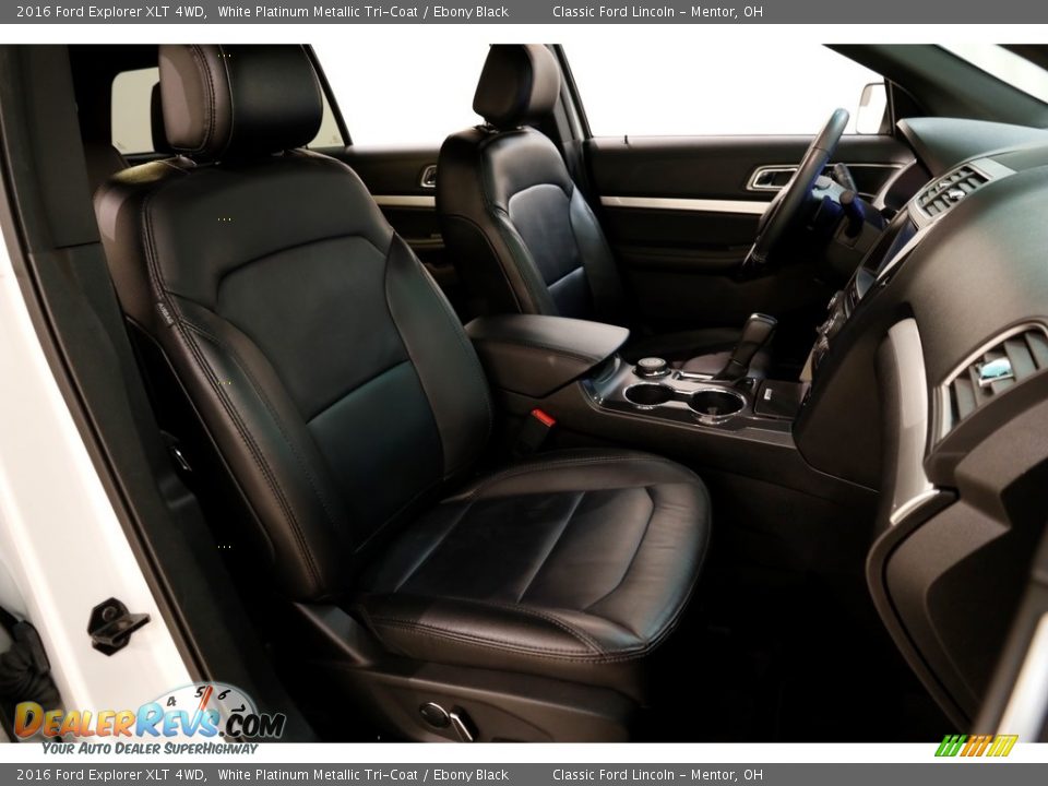 2016 Ford Explorer XLT 4WD White Platinum Metallic Tri-Coat / Ebony Black Photo #18