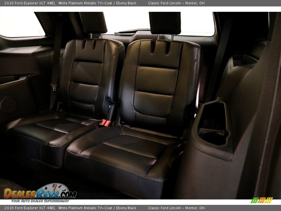 2016 Ford Explorer XLT 4WD White Platinum Metallic Tri-Coat / Ebony Black Photo #21