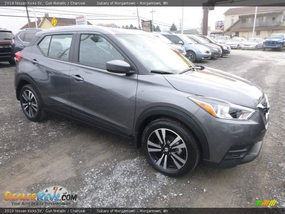 Front 3/4 View of 2019 Nissan Kicks SV Photo #1