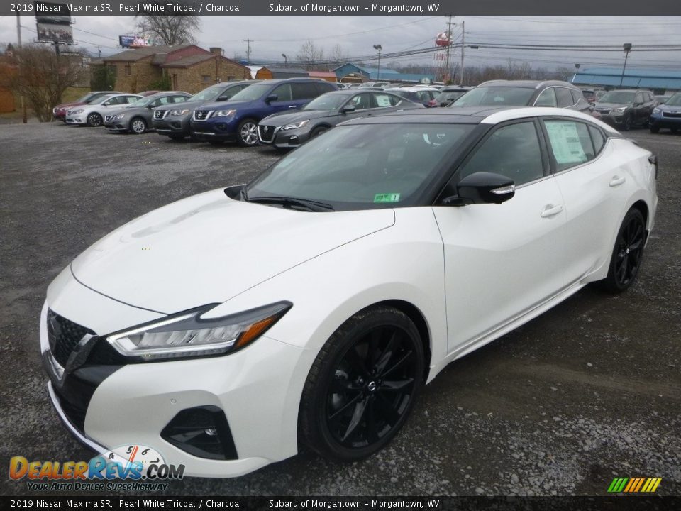 Front 3/4 View of 2019 Nissan Maxima SR Photo #8