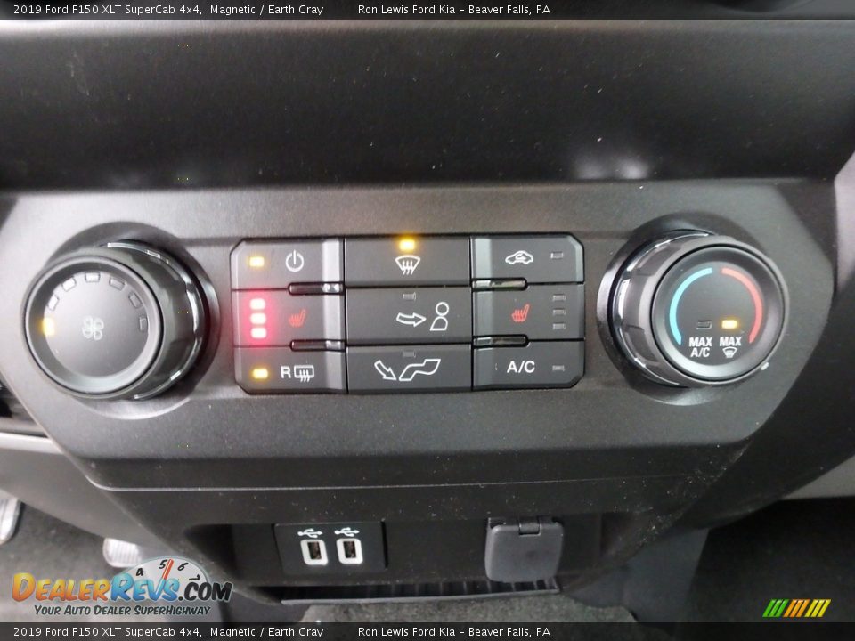 Controls of 2019 Ford F150 XLT SuperCab 4x4 Photo #19