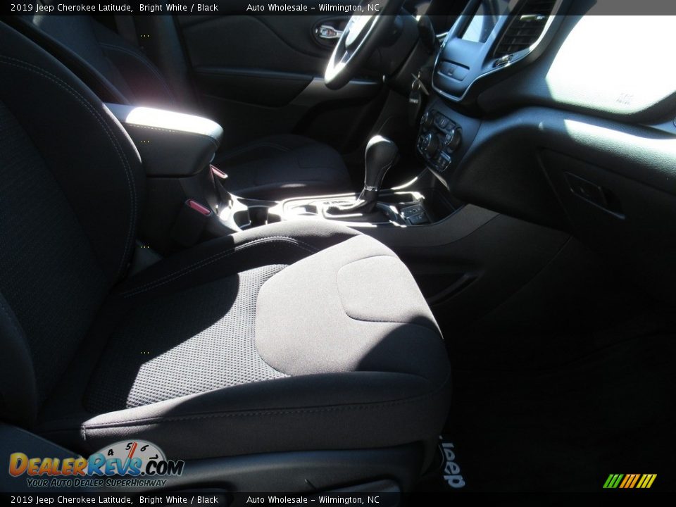 2019 Jeep Cherokee Latitude Bright White / Black Photo #12