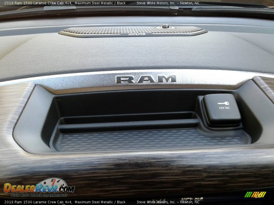 2019 Ram 1500 Laramie Crew Cab 4x4 Maximum Steel Metallic / Black Photo #32